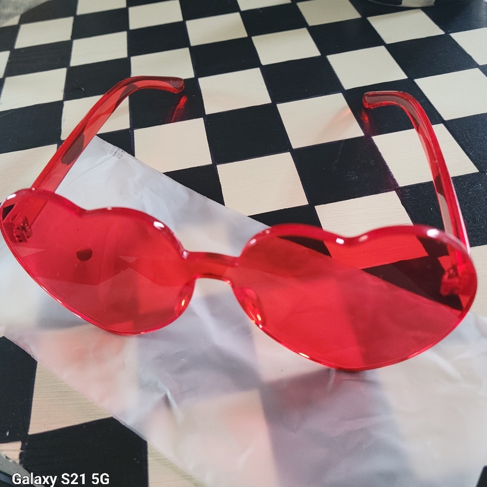 Heart shaped retro sunglasses